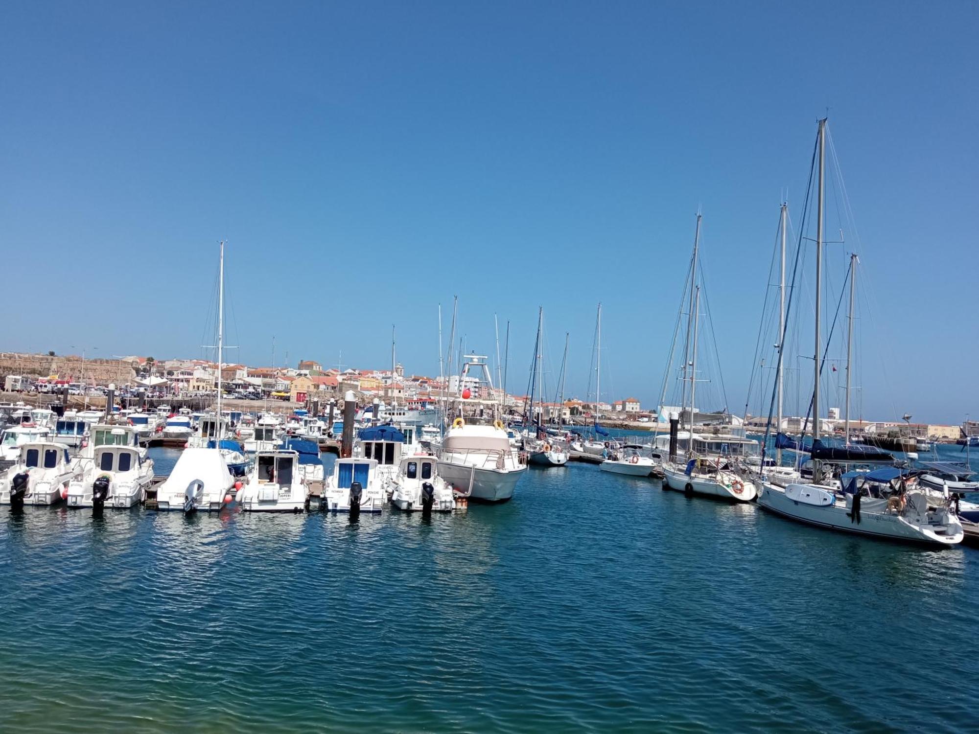 White Guest House Peniche Exterior foto
